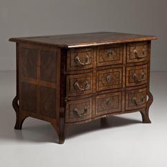 A French Commode with Walnut Oyster Veneers circa 1720